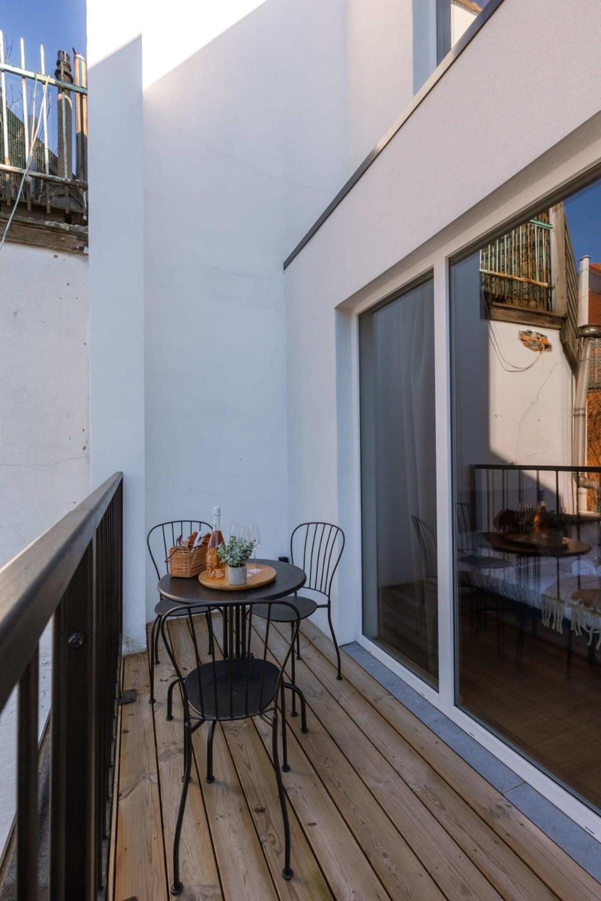 Huswell - Industrial With Terrace In