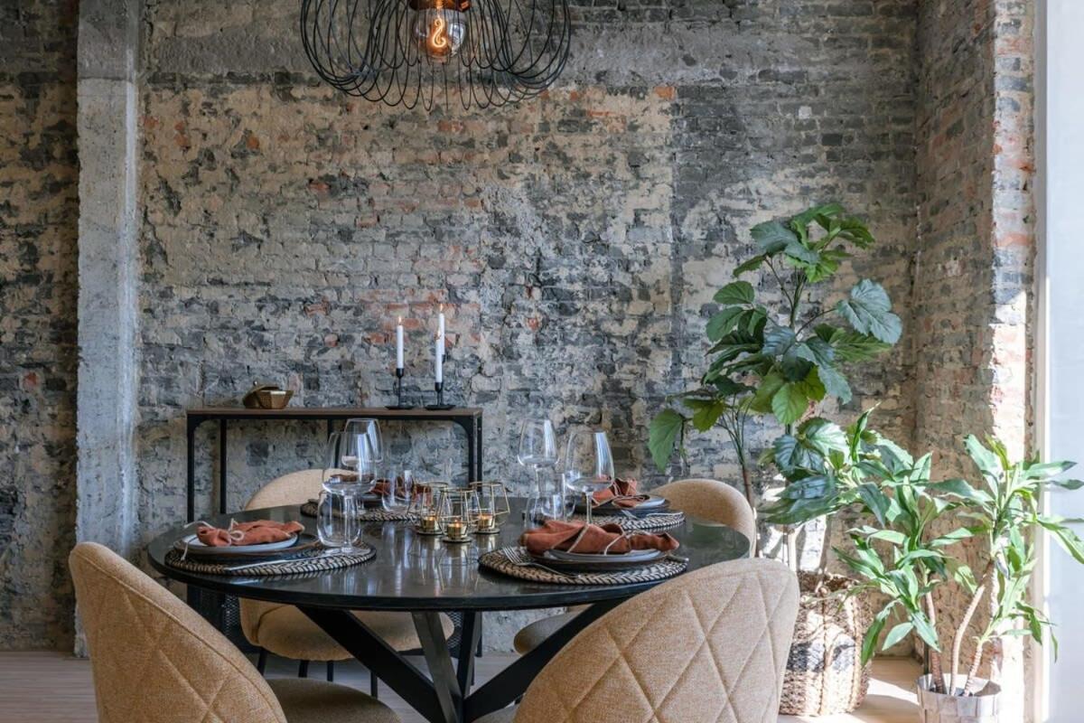 Huswell - Industrial With Terrace In